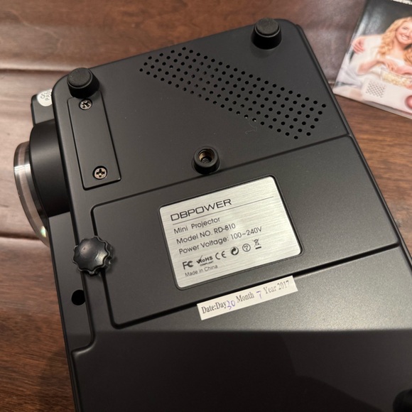 DBPOWER Mini Projector RD-810 - Picture 4 of 4